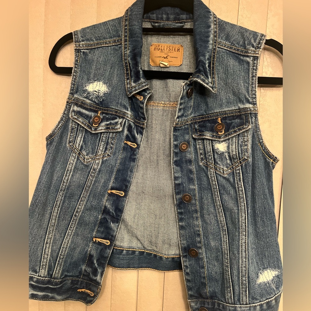 Women’s Hollister Distressed Blue Jean SleevelessVest Size Medium